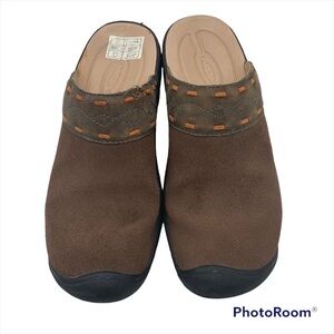 Keen brown leather clogs mules w/embroidered detail